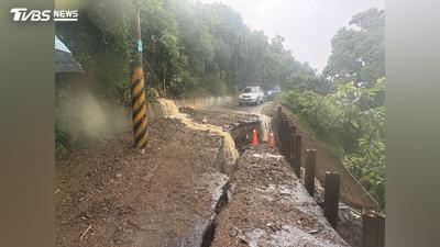 屏東春日鄉土石流路斷! 泥流灌住家 士文村百人急撤離