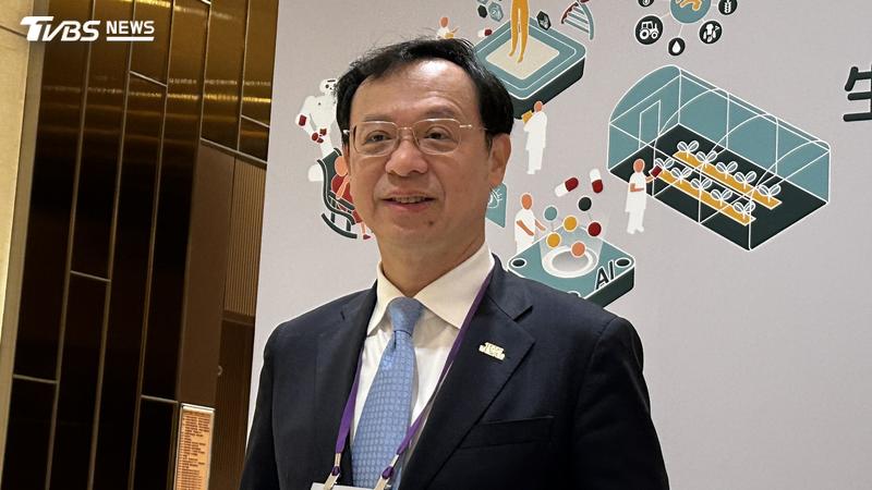 衛福部長石崇良今(1)日下午受訪時表示,10月上路的健康幣,目前有和連鎖健身房洽談,包含一些費用折抵,或體驗券的兌換等等。(圖/陳詩璧攝)