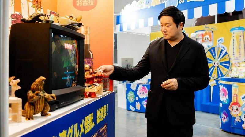 金蘭董事長鍾淳名推動品牌聯名合作,親訪文博會中跨界企劃展出攤位(圖/金蘭食品)