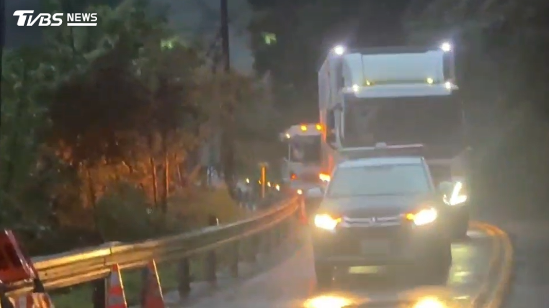 坪林-新北-落石坍方-雙車道