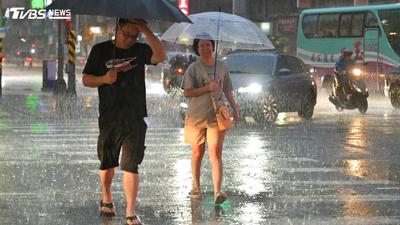 快訊/雨彈開炸!豪大雨夜襲16縣市 明沙德爾回馬槍接力報到