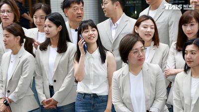 綠台北隊登記全員NET米色西裝!唯獨高嘉瑜「忘記帶」急call助理