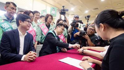 陳其邁陪登記 賴瑞隆發豪語「全壘打」:市長接棒、議會過半