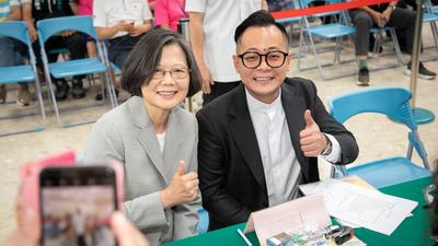 綠最強母雞好忙!同框沈伯洋趕場找童子瑋 親宣布任基隆競總主委