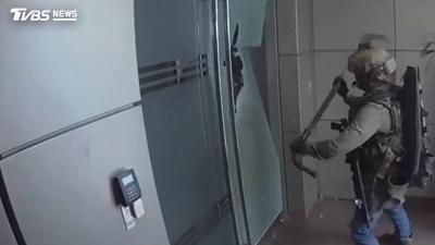 AI美女陪聊騙錢!詐團爽賺3億 遭攻堅法拉利、麥拉倫全沒了