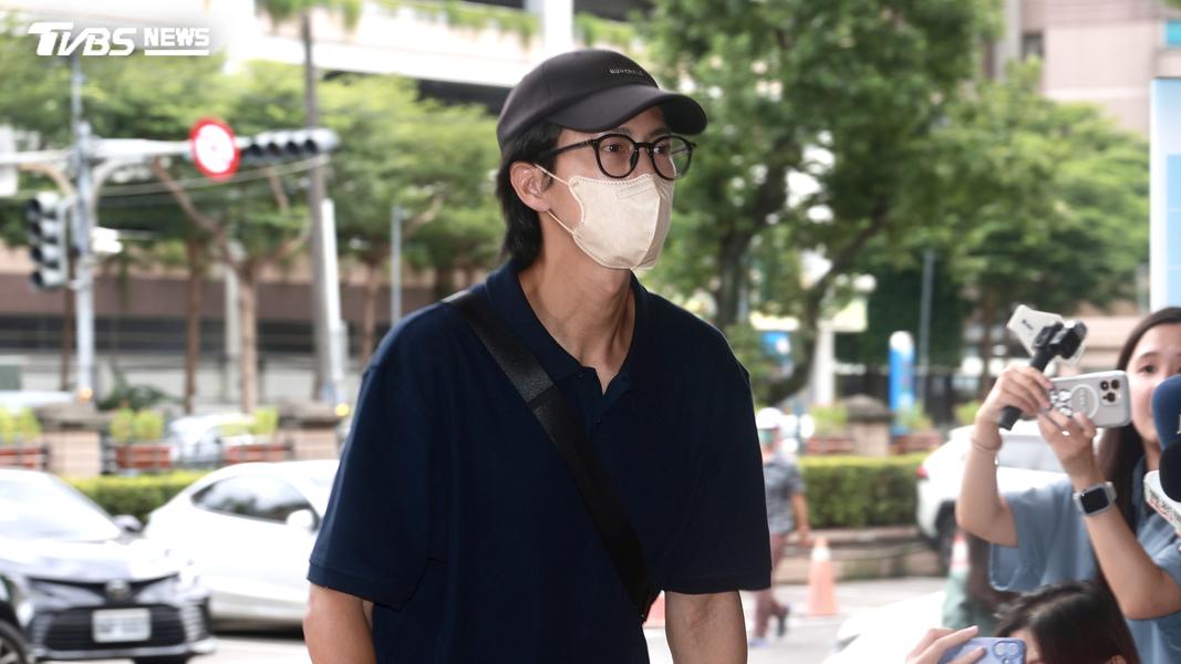 閃兵案新北地院再度開庭傳喚藝人邱昊奇。(圖/華子琛攝)