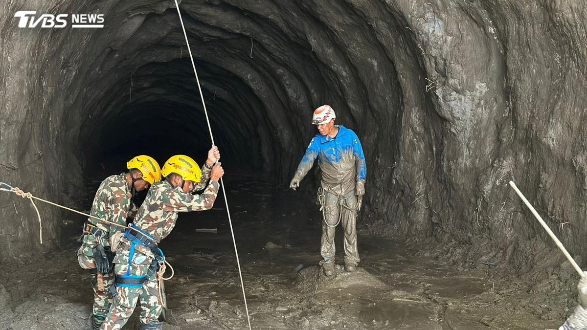 FOCUS全球新聞/尼泊爾洪災破千死!韓水電廠隧道尋獲遺體 44人救援隊空降馳援