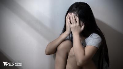 星國少女遭繼父性侵!「車內到家中」至少12次 母竟施壓撤告