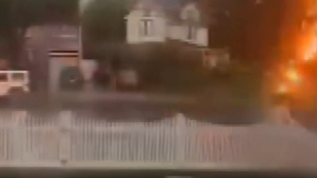 美國紐約客出門「遭雷劈」 恐怖瞬間全都錄
