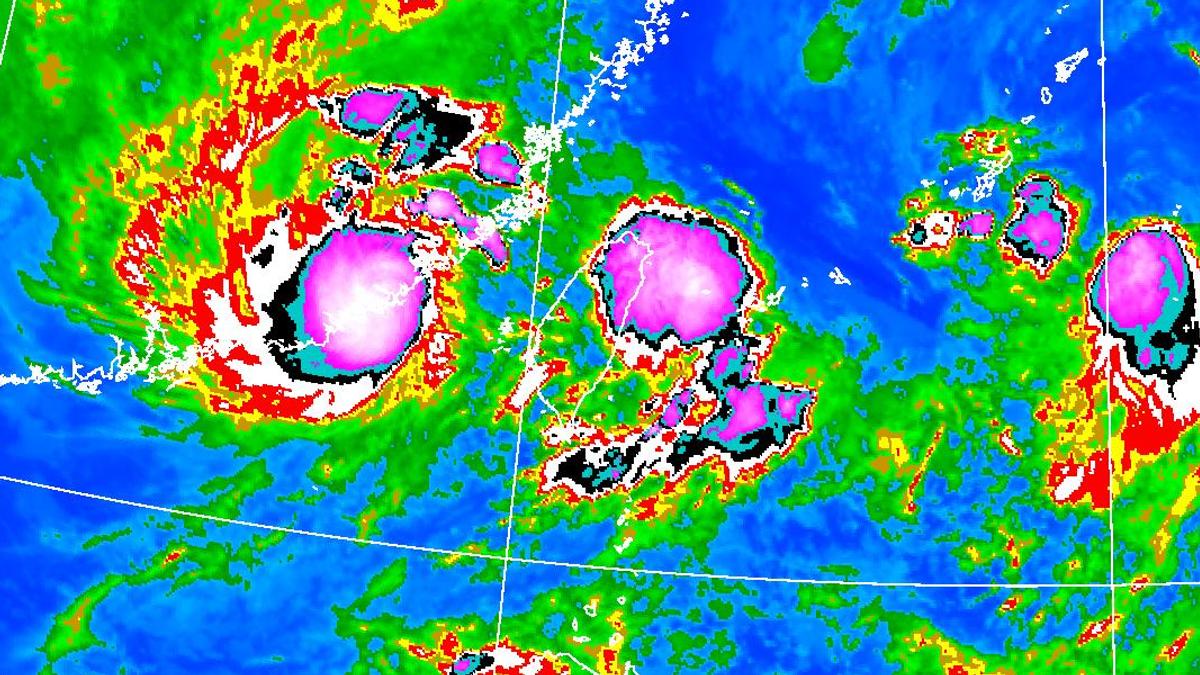 雙颱詭打轉「最新路徑又變了」!今、明豪雨彈最劇猛變天