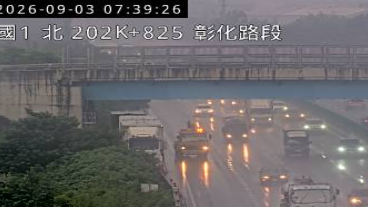 快訊/上班注意!國1北彰化段貨車、聯結車追撞 占外路肩