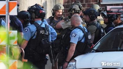 美國市中心恐怖槍擊!公寓大樓連開30槍釀3死 3警掛彩FBI介入