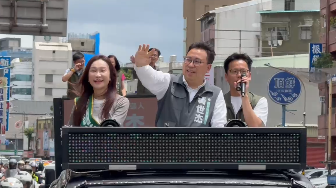 黃世杰在登記參選後,隨即展開車掃行程。(圖/黃世杰競辦提供)