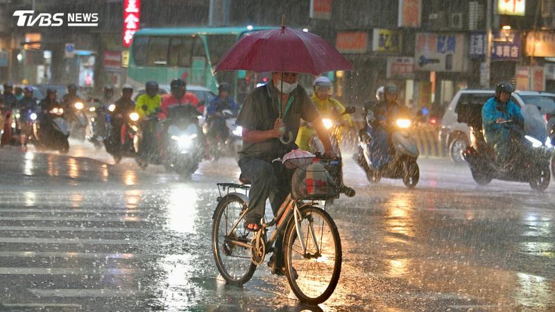 「天氣即時預報」指出,9月4日起水氣將明顯減少。(圖/胡瑞麒攝)