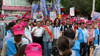 尬!鄭麗文陪徐欣瑩登記 前縣長開罵:新竹若敗選最大戰犯就是妳
