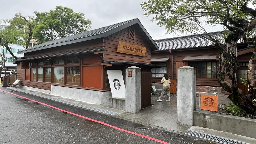 星巴克羅東林場門市。(圖/簡大程攝)