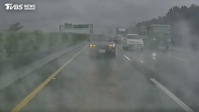 大雨打「雙黃燈」? 監理站:大燈、前後霧燈全開最安全
