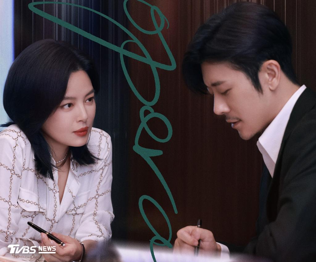 辛芷蕾(左)及林雨申的成人智性戀被網友戲稱「雙強CP」。(圖/TVBS)