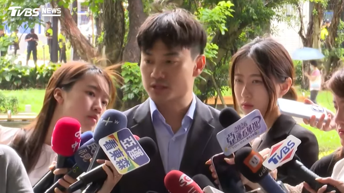 蔣得立交換學生惹議!簡舒培質疑殷瑋掌國籍資料 他酸你索資也可知