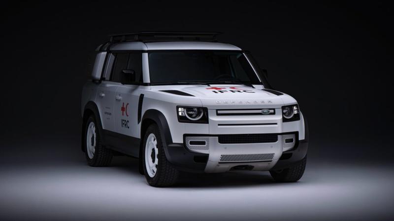 Defender宣布,將與英國紅十字會(British Red Cross)延續長期人道援助合作夥伴關係。(圖/JLR提供)