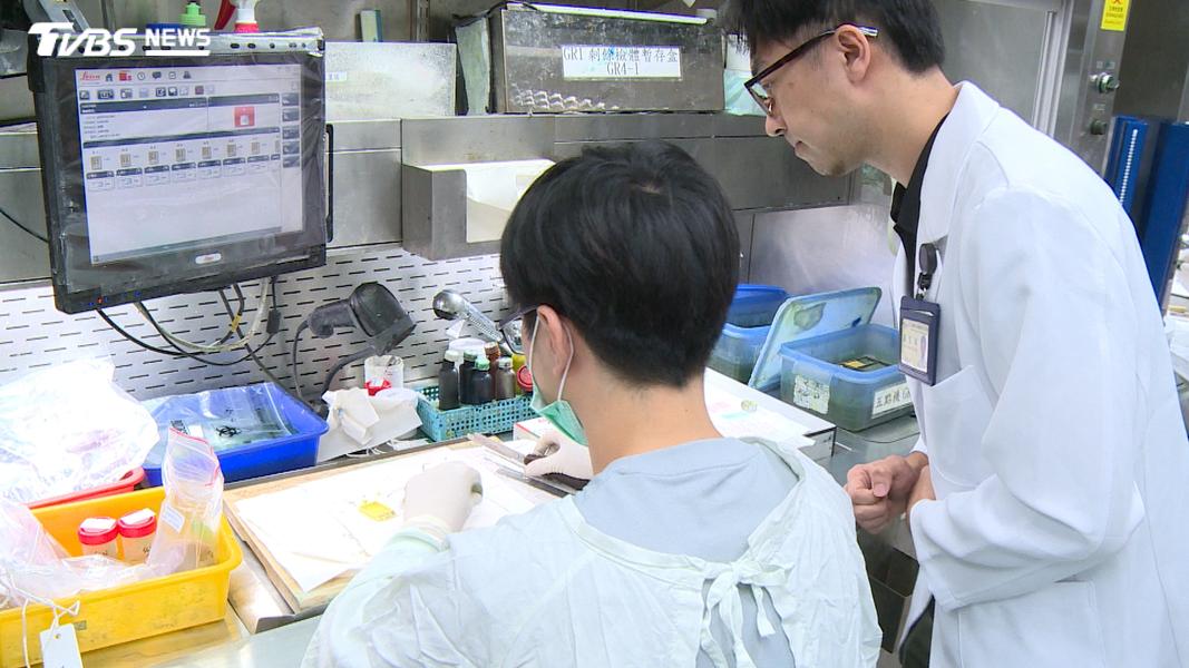 不直接看診卻是幕後判官!揭密病理醫師 如何判讀腫瘤、揪出癌細胞!(圖/TVBS)