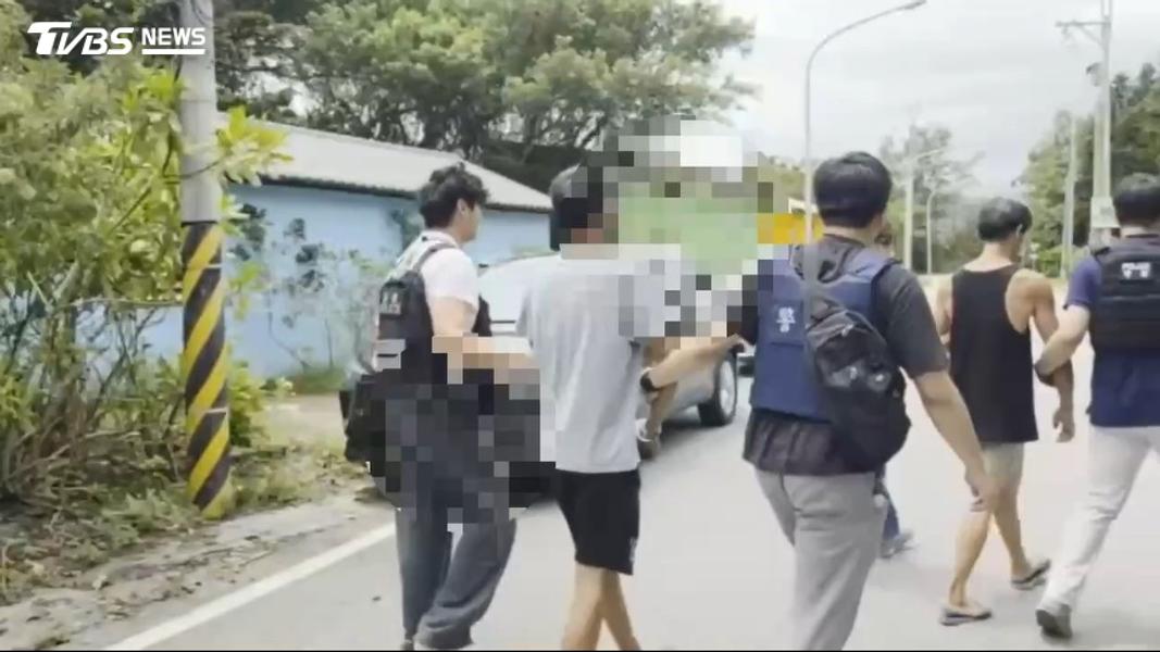 兩名毒品嫌犯遭逮。(圖/TVBS)