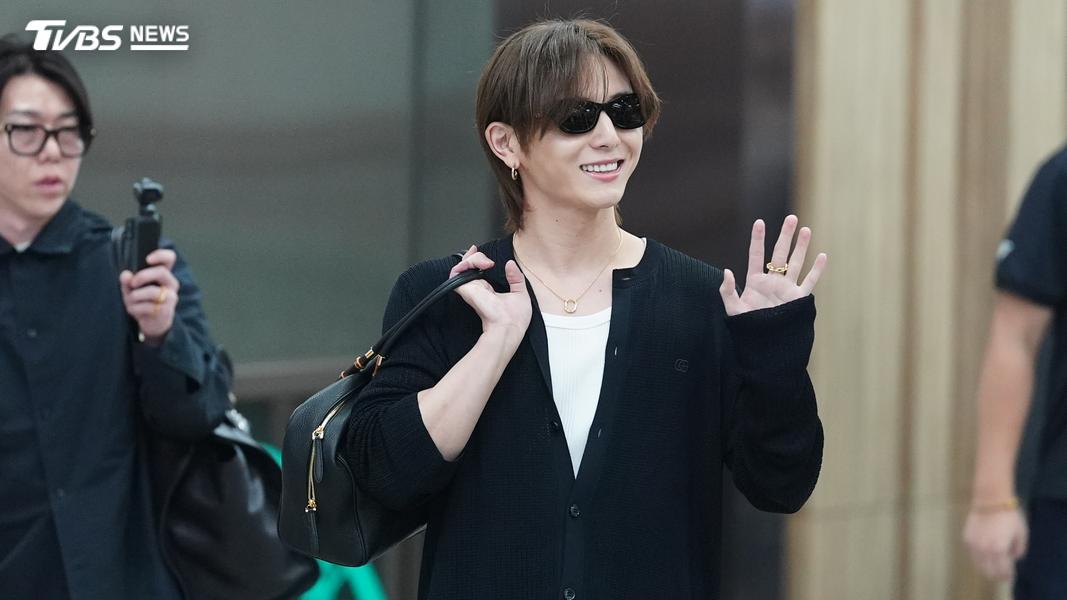 山田涼介戴著墨鏡颯爽登場。(圖/黃城碩攝)