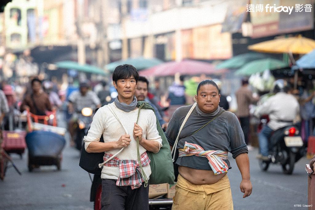 堺雅人（左）與富榮多拉姆在《VIVANT》中有許多對手戲，兩人之間的互動也是劇中一大看點。（圖／friDay影音提供