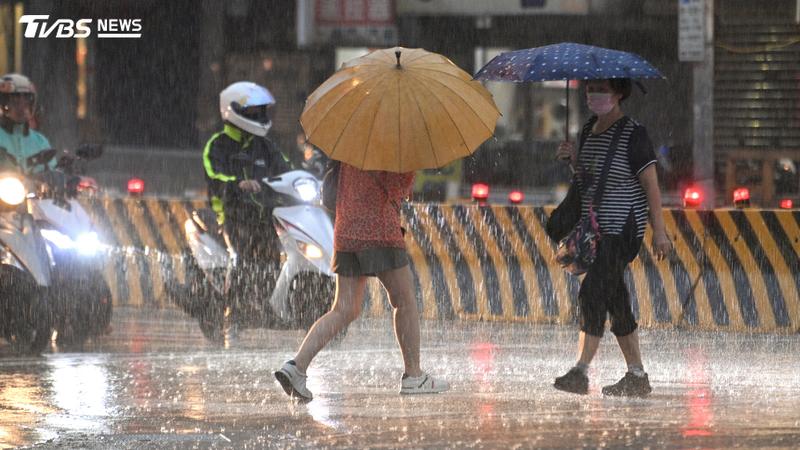 天氣/北台灣暴雨開炸!3縣市國家警報響 南台灣「這天迎陽光」