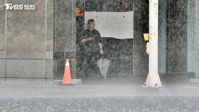 天氣/科羅旺夾擊低壓帶發威!北北基豪雨狂炸 全台轉晴等這天