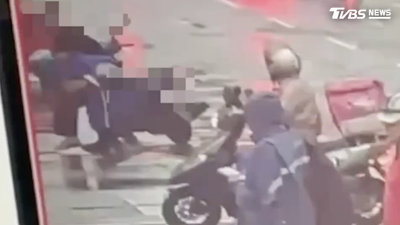 變換車道釀衝突!北市兩駕駛「當街互毆」畫面曝