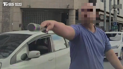 彰化街頭球棒隊?輕按喇叭竟暴怒 光頭男飆罵下車揮球棒