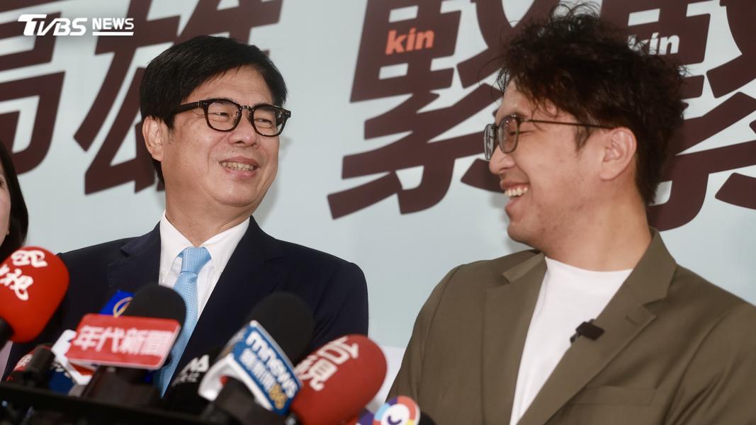 陳其邁(左)與沈伯洋一同出席新書發表會。(圖/華子琛攝)