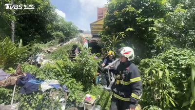 快訊/連日大雨狂灌!嘉義老屋「轟一聲全崩」翁遭活埋搶救送醫