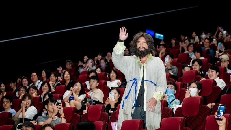 范逸臣重現《大仙尪仔》街友造型。(圖/公視台語台提供)