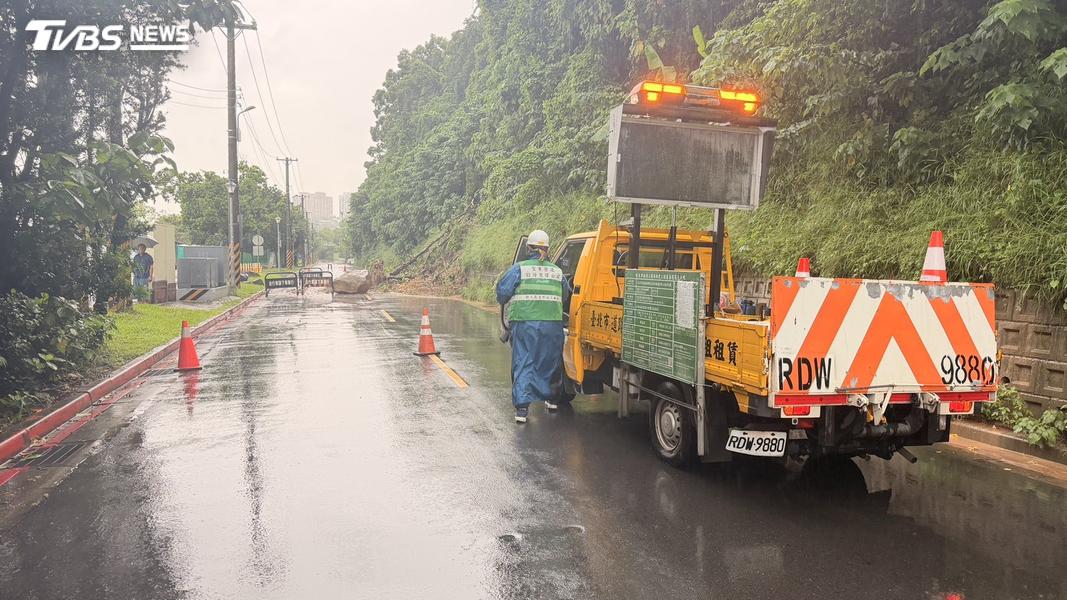 道路管制處理中。(圖/TVBS)
