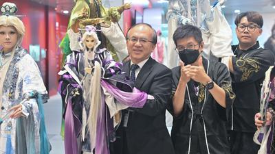 國門化身武俠舞台 「霹靂群英耀桃機」展現臺灣偶戲魅力 素還真攜手人氣角色現身 讓國際旅客近距離感受布袋戲文化