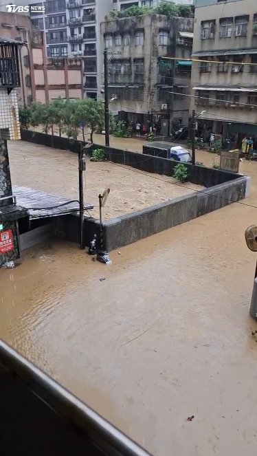 謝國樑-基隆市-豪雨-大武崙區-淹水