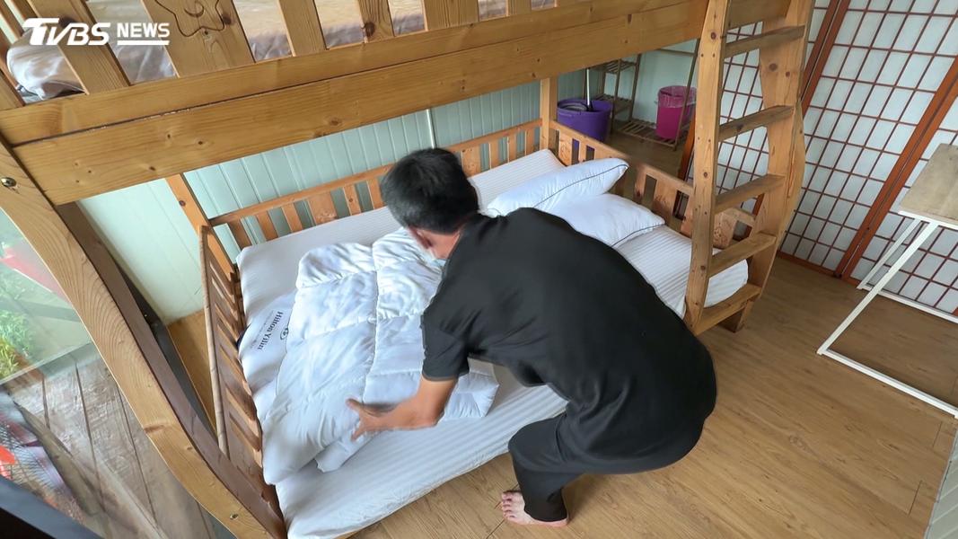 「整夜發癢像逃難」露營區挨轟超髒,業者遭公審秀對話反擊。(圖/TVBS)