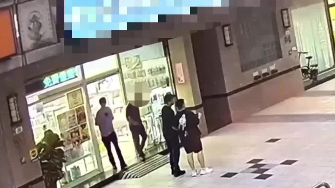 藥師涉下藥遭警帶回偵辦。(圖/TVBS)