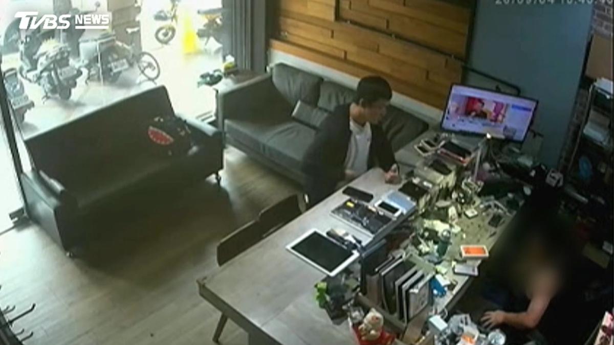 男詐得iPhone秒殺到另店銷贓!全程不到10分鐘 專家教「1裝置」防搶
