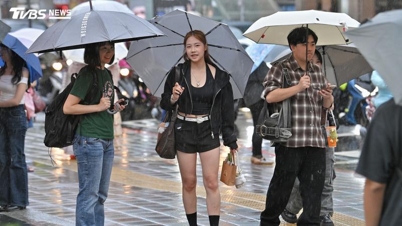 東北季風持續影響,今(11)日迎風面降雨增加。(圖/TVBS)