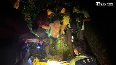 基隆老翁雨中墜谷!受困忘憂谷6小時 警消摸黑搜救終救回