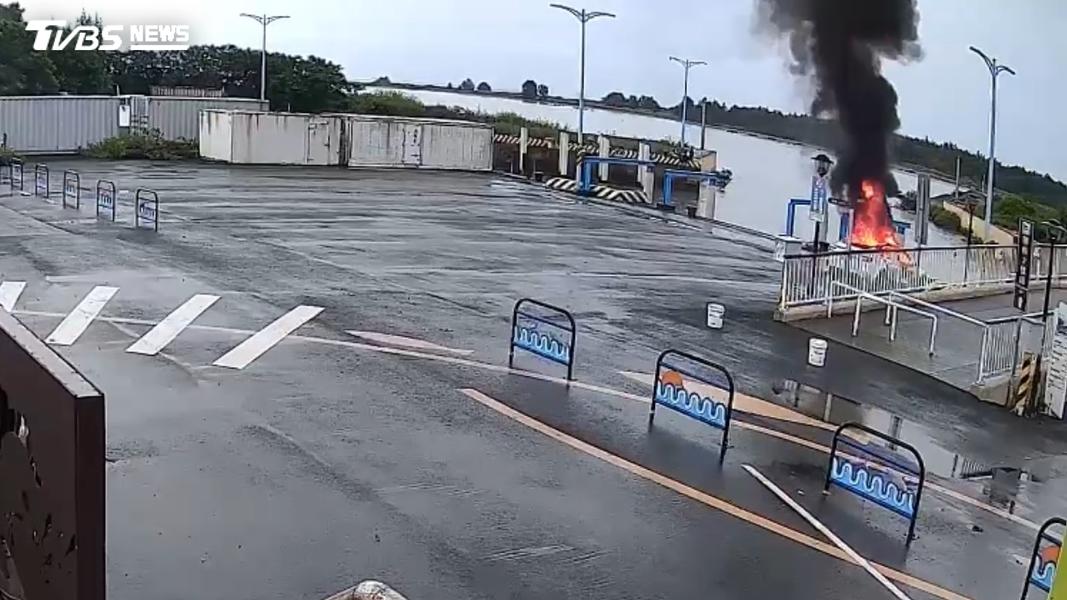 新竹縣竹北市西濱路昨(4)日下午發生死亡火燒車事故。(圖/TVBS)