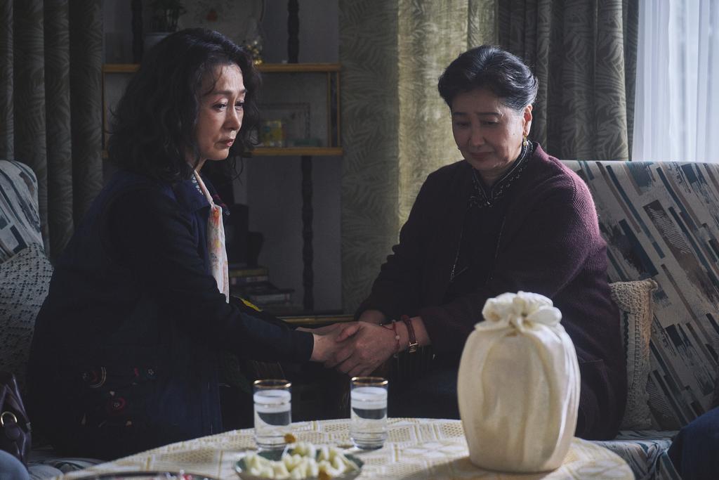李侑菲（左）與林哲熹有不少對手戲，語言不同仍透過眼神建立角色間的情感連結。（圖／HamiVideo提供）