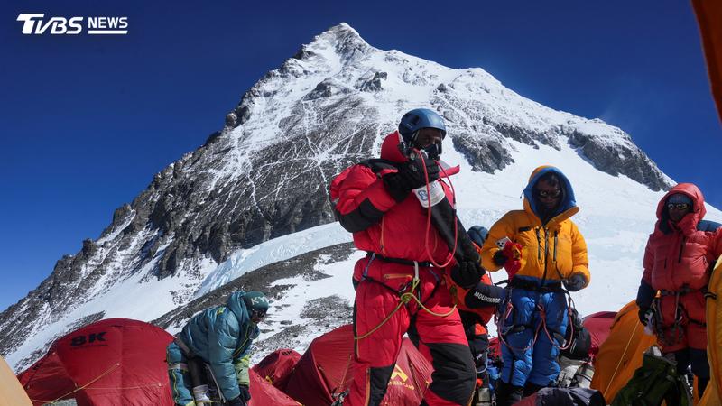 登山客隨地便溺,竟可能加速聖母峰冰雪融化。(圖/達志影像路透社)