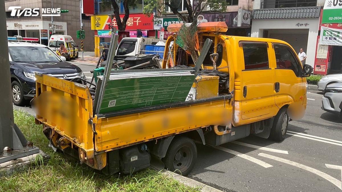 工程車暴衝撞3車 公車急煞3乘客摔傷