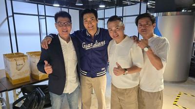 SJ崔始源現身鼎王「幫粉絲加菜」 同框董事長全網虧:原來是股東大會