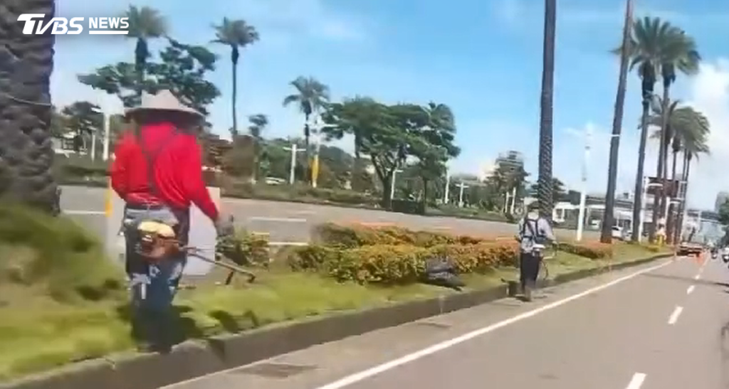 施工人員沒有架設防護網，公園處元表示，將檢討整個處理的作業流程，確認是否有相關疏失（圖／翻攝 threads@angry_yu0630）