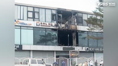 有片/民主剛果婚禮陷火海!賓客擠狹窄通道逃生 至少22人喪命